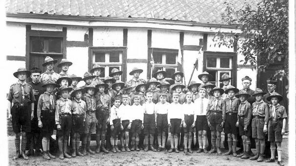 <p>Die erste Eupener Pfadfindergruppe - die Einheit „St. Georg“ - 1934, kurz nach ihrer Gründung.</p>