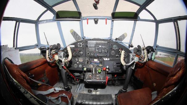 <p>Beim Flugplatzfest in Büllingen kann man einen Blick in das Cockpit einer Antonov werfen.</p>