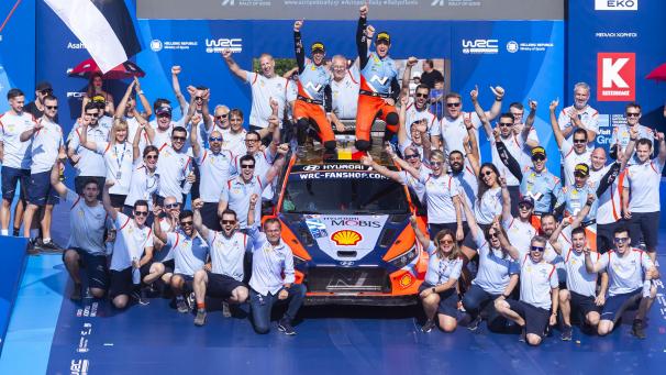 <p>Hyundai bevölkerte das Podium, und mittendrin das Duo Neuville-Wydaeghe.</p>