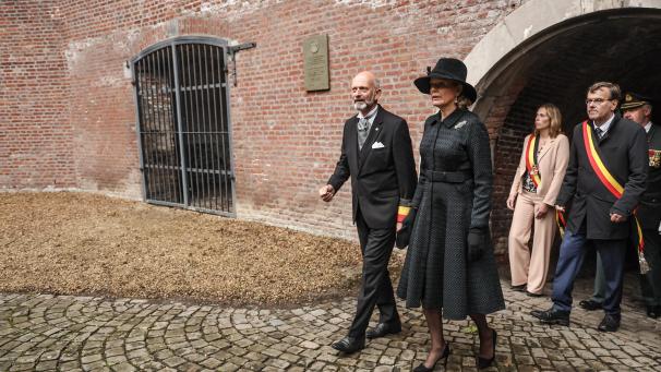 <p>Königin Mathilde besuchte den „Enclos des fusillés“ im Park der Lütticher Zitadelle.</p>