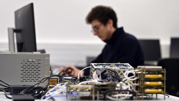 <p>Dieses Bild entstand am Standort des Unternehmens Aerospacelab in Neu-Löwen.</p>