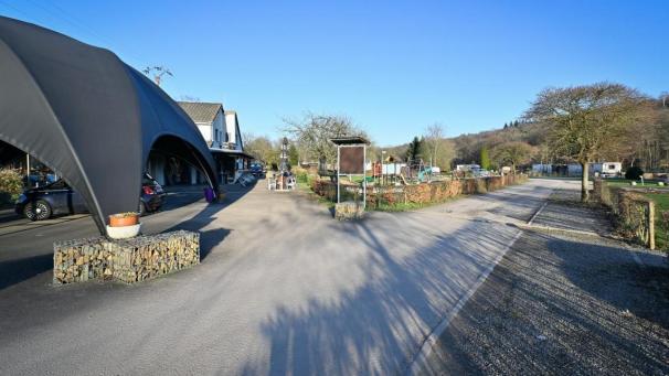 <p>Der Eingangsbereich des Camping Hertogenwald</p>