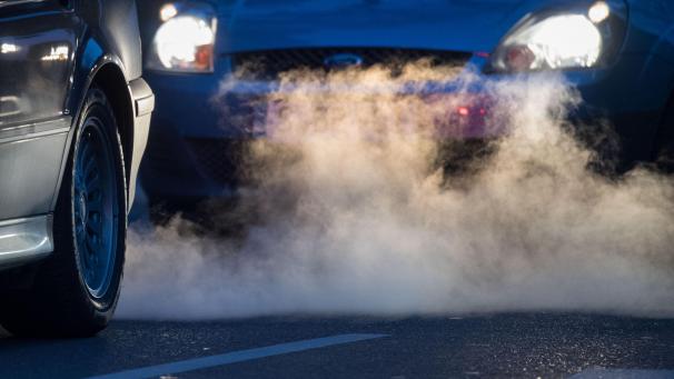 <p>Hintergrund sind die sogenannten Flottengrenzwerte. Diese legen einen Grenzwert für den CO2-Ausstoß von Autos fest.</p>
