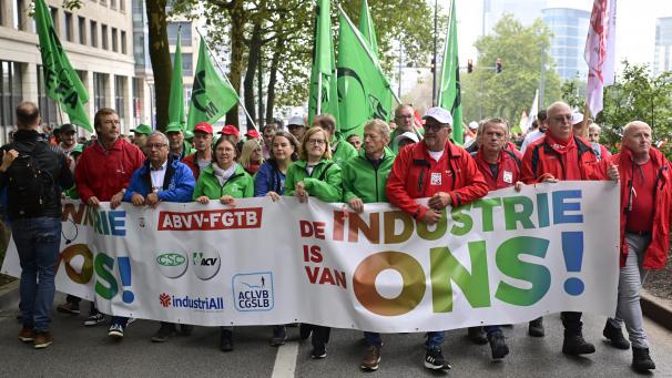 <p>„Die Industrie gehört uns“, lautet der Hauptslogan der Demo in Brüssel.</p>