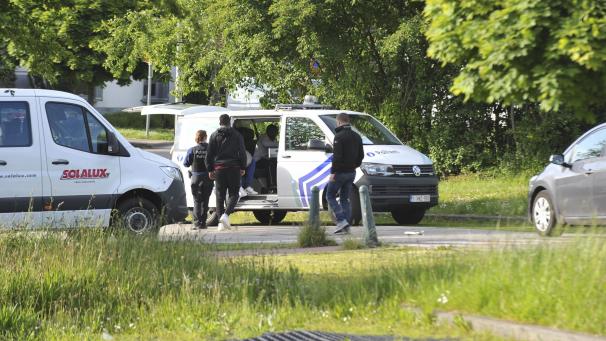 <p>Die Einsatzkräfte am Tatort: Am 30. Mai 2019 kam es im Eupener Park Loten zu einer Messerstecherei, bei der drei Personen verletzt wurden.</p>