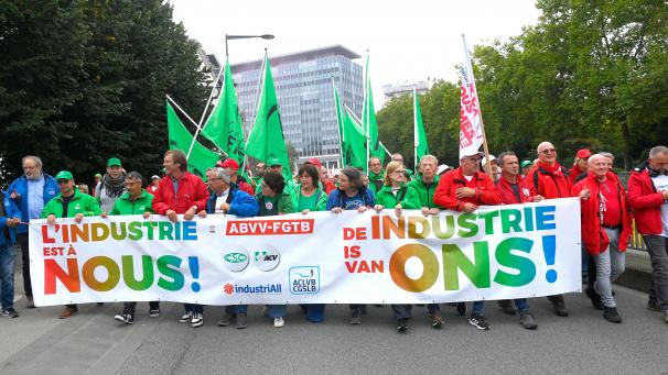<p>Die drei großen belgischen Gewerkschaften und der europäische Verband IndustriAll organisierten die Demo.</p>