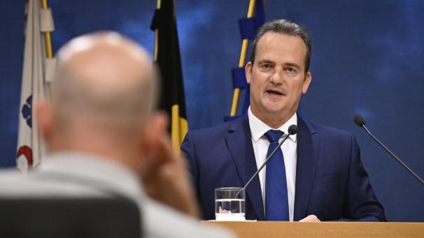 <p>Ministerpräsident Oliver Paasch: „Wir schlagen vor, die Nutzung von Handys im Grundschulunterricht und in den Pausenzeiten gänzlich zu verbieten.“</p>