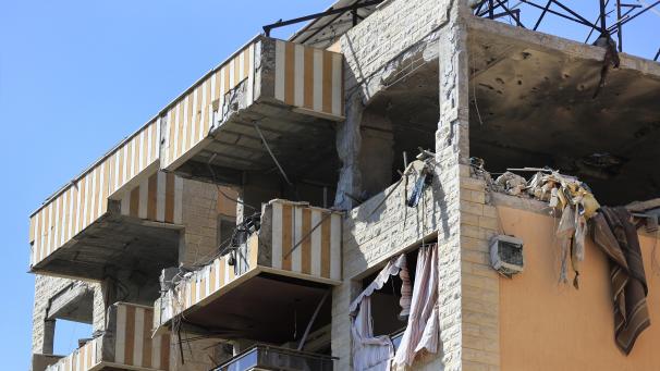 <p>Blick auf Schäden an einem durch israelische Luftangriffe zerstörten Wohnhaus im Südlibanon</p>