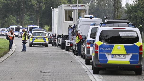 <p>Die deutsche Bundespolizei führt Grenzkontrollen an der belgisch-deutschen Grenze bei Aachen durch.</p>