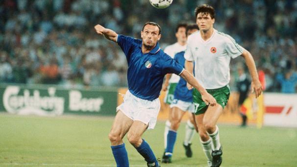 <p>Toto Schillaci (links)beim erfolgreichen WM-Viertelfinalspiel 1990 gegen Irland im eigenen Land</p>