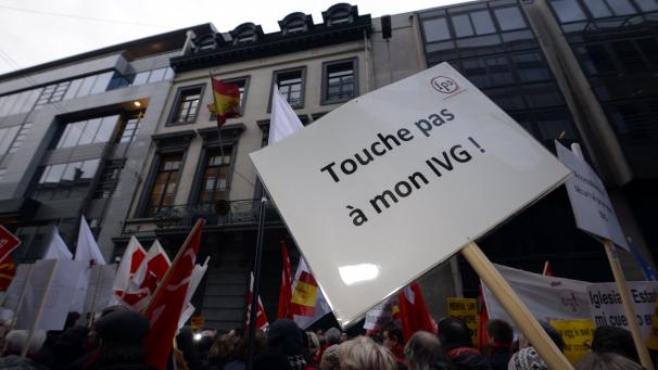 <p>Für das Recht auf Abtreibung ist in Belgien lange gekämpft worden. Jetzt soll die Frist, innerhalb der abgetrieben werden darf von derzeit zwölf auf 18 Wochen erhöht werden.</p>