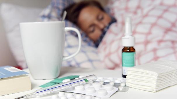 <p>Der Hohe Gesundheitsrat empfiehlt, sich jetzt gegen die saisonalen Atemwegsinfektionen Grippe und Covid-19 impfen zu lassen.</p>