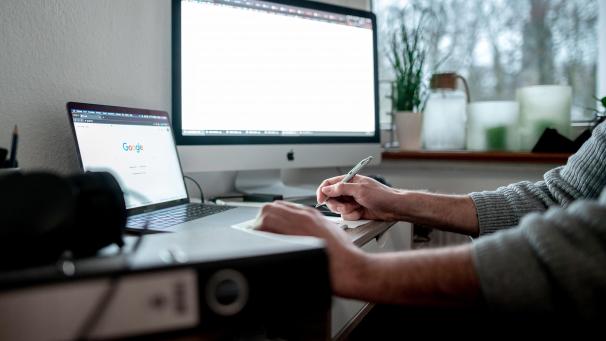 <p>In Belgien gibt es immer mehr Firmen, die sich wünschen, dass ihre Mitarbeiter öfter Präsenz im Büro zeigen.</p>