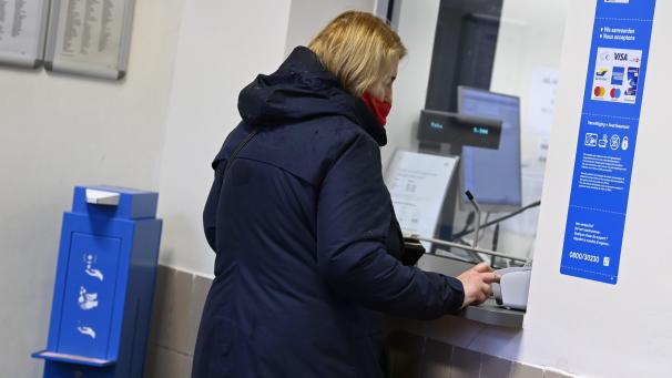 <p>Gewisse Fahrscheine der Bahn sind am Schalter teurer als in deren App.</p>