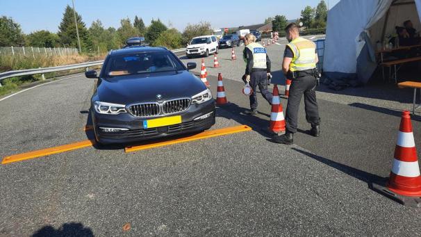 <p>Am Samstag wurde an der A60 auf dem Parkplatz des ehemaligen deutschen Grenzübergangs Steinebrück eine Großkontrollstelle eingerichtet.</p>