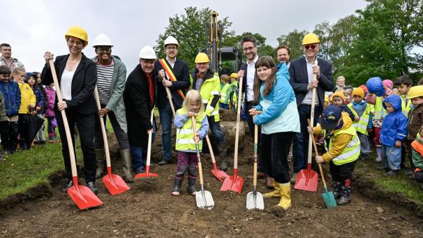 <p>Ende Mai erfolgte der Spatenstich zum Bau der neuen Schule in Lichtenbusch. Das Millionenprojekt hat im Raerener Gemeinderat in dieser Legislaturperiode für einige Kontroversen gesorgt.</p>