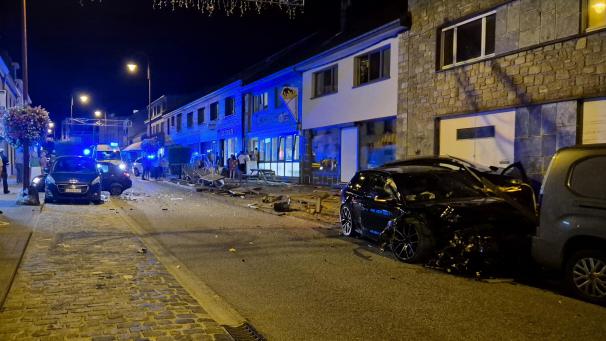 <p>Eine Autofahrerin zerstörte eine Terrasse in Vielsalm.</p>