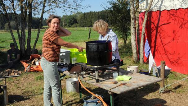 <p>Mittags wurde vor Ort gemeinsam gegessen.</p>