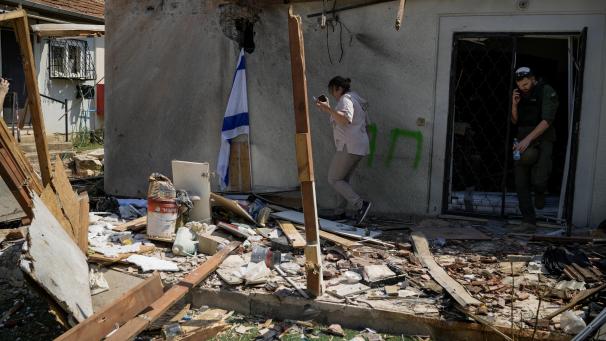 <p>Ein beschädigtes Haus, das von einer aus dem Libanon abgefeuerten Rakete getroffen wurde</p>