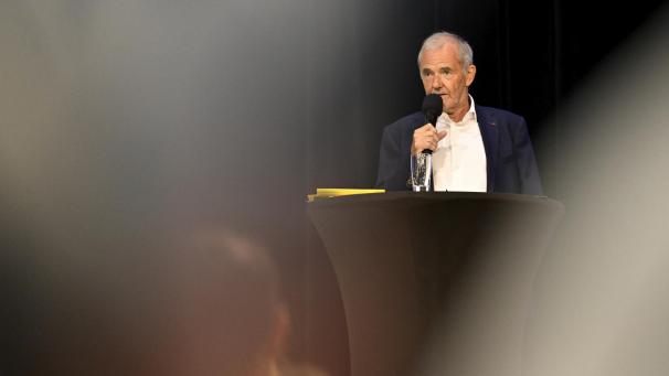 <p>„Mit Uns“-Spitzenkandidat Erwin Güsting am Dienstagabend im Bergscheider Hof inRaeren.</p>