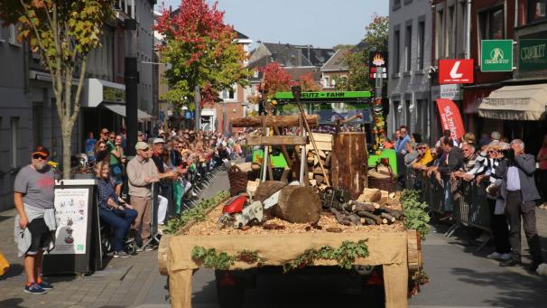 <p>Der Erntdankumzug durch die Eupener Innenstadt ist traditionell ein Publikumsmagnet.</p>