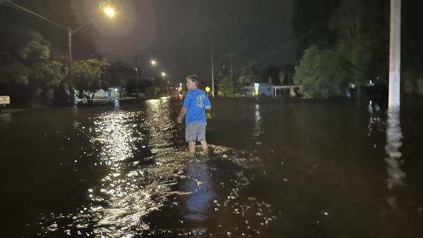 <p>Kurz nachdem Hurrikan „Helene“ in Florida auf Land trifft, berichten US-Medien bereits über Tote. Der Katastrophenschutz warnt vor Sturmfluten.</p>
