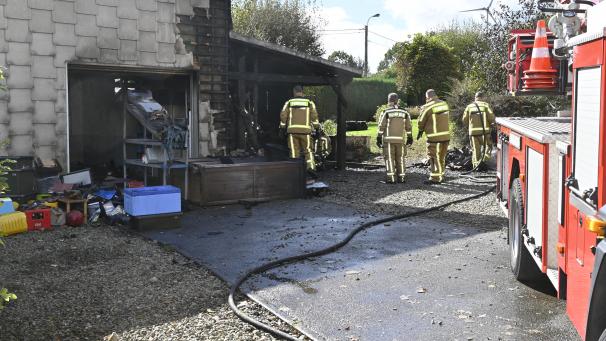 <p>Hausbrand am Freitag in Weismes: Die Feuerwehrleute konnten das Ausmaß des Schadens eingrenzen.</p>