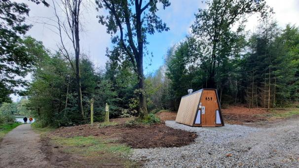 <p>Die Biotoilette fand ihren Platz auf der Berger Seite des Sees.</p>