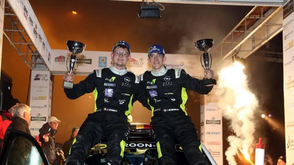<p>Die strahlenden Sieger des Stellantis Cup: Jonas Schlitz und Tom Heindrichs.</p>