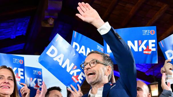 <p>FPÖ-Chef Herbert Kickl Herbert Kickl (FPÖ) feiert bei der FPÖ Wahlparty im Rahmen der Nationalratswahl in Wien.</p>