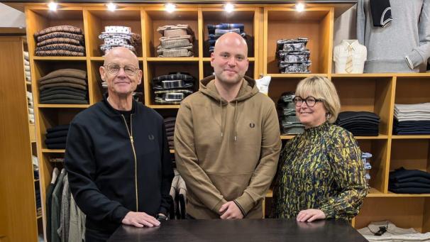 <p>Vater Dany, Sohn Marius und Mutter Karin (v.l.n.r.) arbeiten mit Hingabe im Familienunternehmen – Marius ist im Laden und der darüberliegenden Wohnung aufgewachsen.</p>