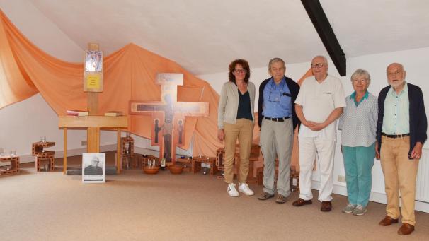 <p>Die Kerngruppe des Foyer Jean Arnolds setzt sich aus Sylvie Zimmermann-Braun aus Eupen, Franz Stoffels und Joseph Bastin, die beide im Haus wohnen, Hannelore Doum aus Gemmenich und Jean-Marie Scheen aus Welkenraedt zusammensetzt. Vorsitzender des Verwaltungsorgans ist der Kelmiser Pastor Jean Pohlen (2.v.l.)</p>