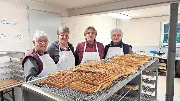 <p>Die Landfrauen backten jede Menge Waffeln.  Fotos: P. Förster</p>