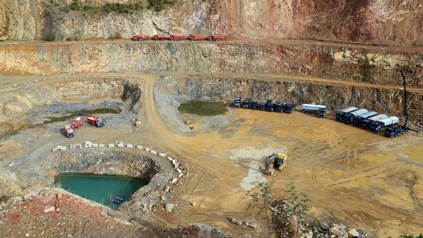 <p>2.700 Gäste nutzten die Gelegenheit, einen Blick in den Steinbruch zu werfen. Es wurde auch ein didaktischer Rundgang angeboten.</p>
