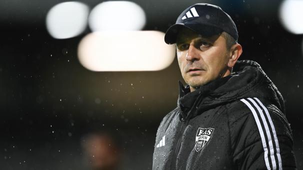 <p>Eupen und Cheftrainer Mersad Selimbegovic treffen am Samstagabend auf den RFC Seraing.</p>