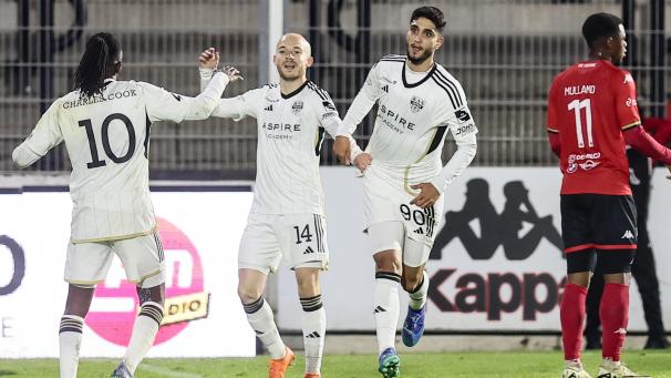 <p>Passgeber und Torschütze kamen von der Auswechselbank: Jérôme Déom (l.) und Emrehan Gedikli verhalfen Eupen zu drei Punkten gegen den RFC Seraing.</p>