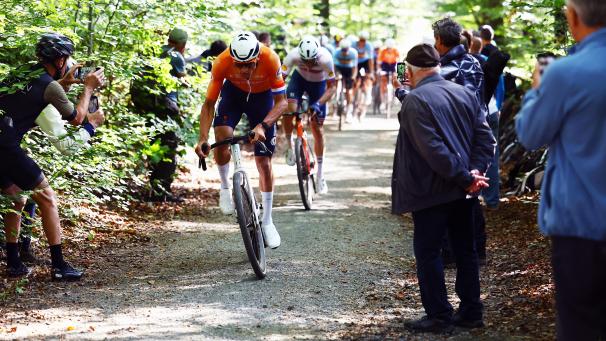 <p>Mathieu Van der Poel ließ alle stehen.</p>