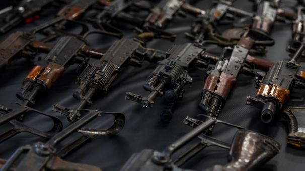 <p>Waffen, die der militanten Hamas gehören und im vergangenen Jahr von israelischen Streitkräften erbeutet wurden.</p>