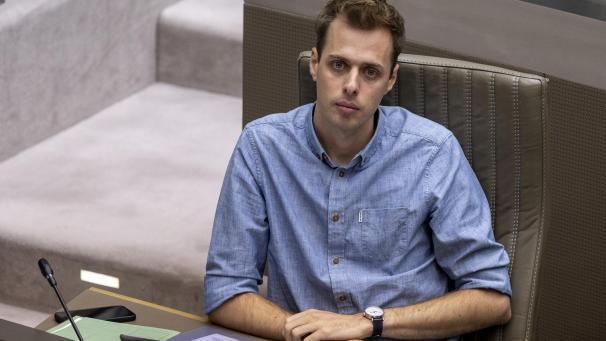 <p>Der 32-jährige Jos D’Haese führte die PVDA am 9. Juni im Kanton Antwerpen auf Platz zwei, weniger als drei Prozent hinter der N-VA von Bürgermeister Bart De Wever. Sein nächstes Ziel: ihm die Schärpe abspenstig machen.</p>