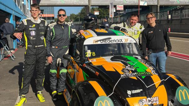 <p>Tom Heindrichs (links) als Gastpilot im Fun Cup</p>