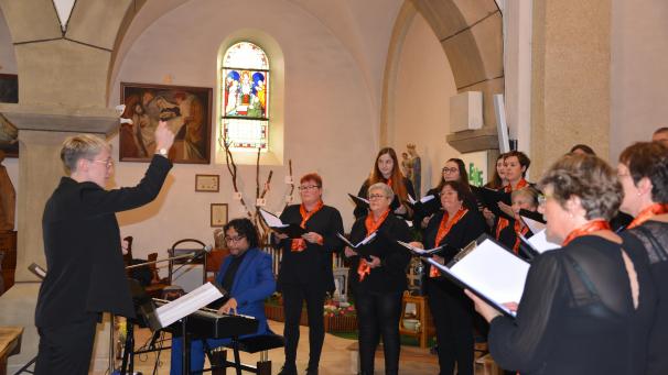 <p>Das gemeinsame Konzert mit Yves Paquet wird für Simone Mertes und die Mitglieder des Kgl. Kirchenchors Heppenbach für immer in schöner Erinnerung bleiben.</p>