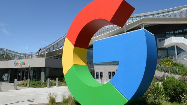 <p>Das Logo von Google ist an einem Gebäude der Konzernzentrale in Mountain View zu sehen.</p>