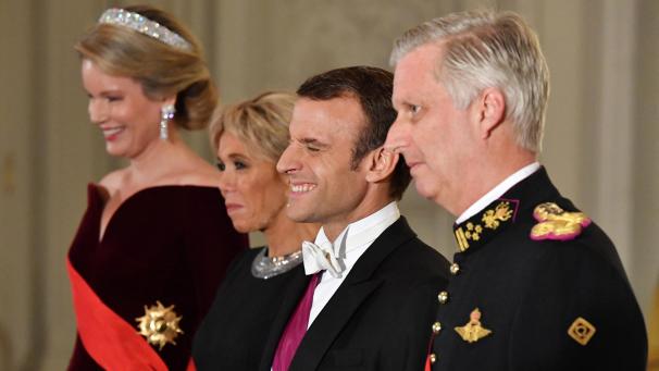 <p>Emmanuel und Brigitte Macron waren im November 2018 zu Gast bei König Philippe und Königin Mathilde. Jetzt revanchiert sich das französische Präsidentenpaar.</p>