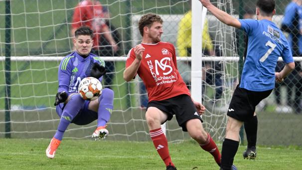 <p>Im Duell der beiden Spitzenreiter hatte Honsfeld (Torhüter Dorian Pirotte und Verteidiger Joël Fickers) in Welkenraedt das Nachsehen.</p>