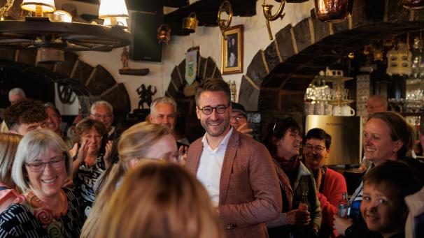 <p>Elan feierte am Sonntagnachmittag den eindeutigen Wahlsieg.</p>
