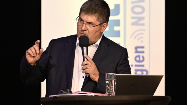 <p>Raerens alter und wohl auch neuer Bürgermeister: Mario Pitz will sich diese Woche für Gespräche mit den potenziellen Partnern Zeit nehmen.</p>