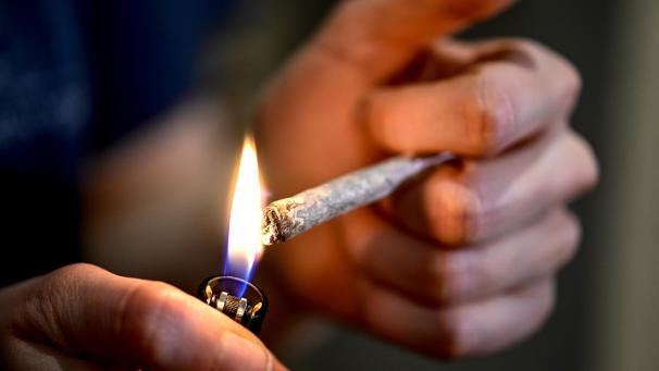 <p>Schon mit 13 Jahren rauchte der Angeklagte Joints.</p>