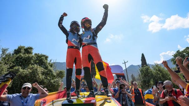 <p>So wie hier in Griechenland wollen die Fans Thierry Neuville und Beifahrer Martijn Wydaeghe auch bei der Rallye Zentraleuropa jubeln sehen, denn das würde bedeuten, dass der erste Titel als Rallye-Weltmeister für den St.Vither endlich perfekt ist.</p>