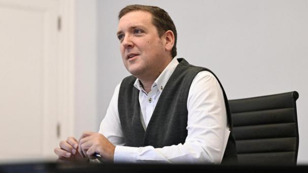 <p>Der amtierende Bürgermeister Patrick Thevissen hat in Lontzen alles in trockene Tücher gebracht.</p>