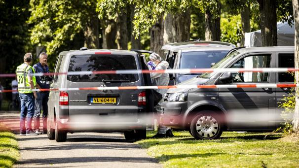 <p>Polizeibeamte nahmen am 4. Juni 2022 in Geleen ein Hausunter die Lupe, in dem die Leiche von Gino entdeckt wurde.</p>
